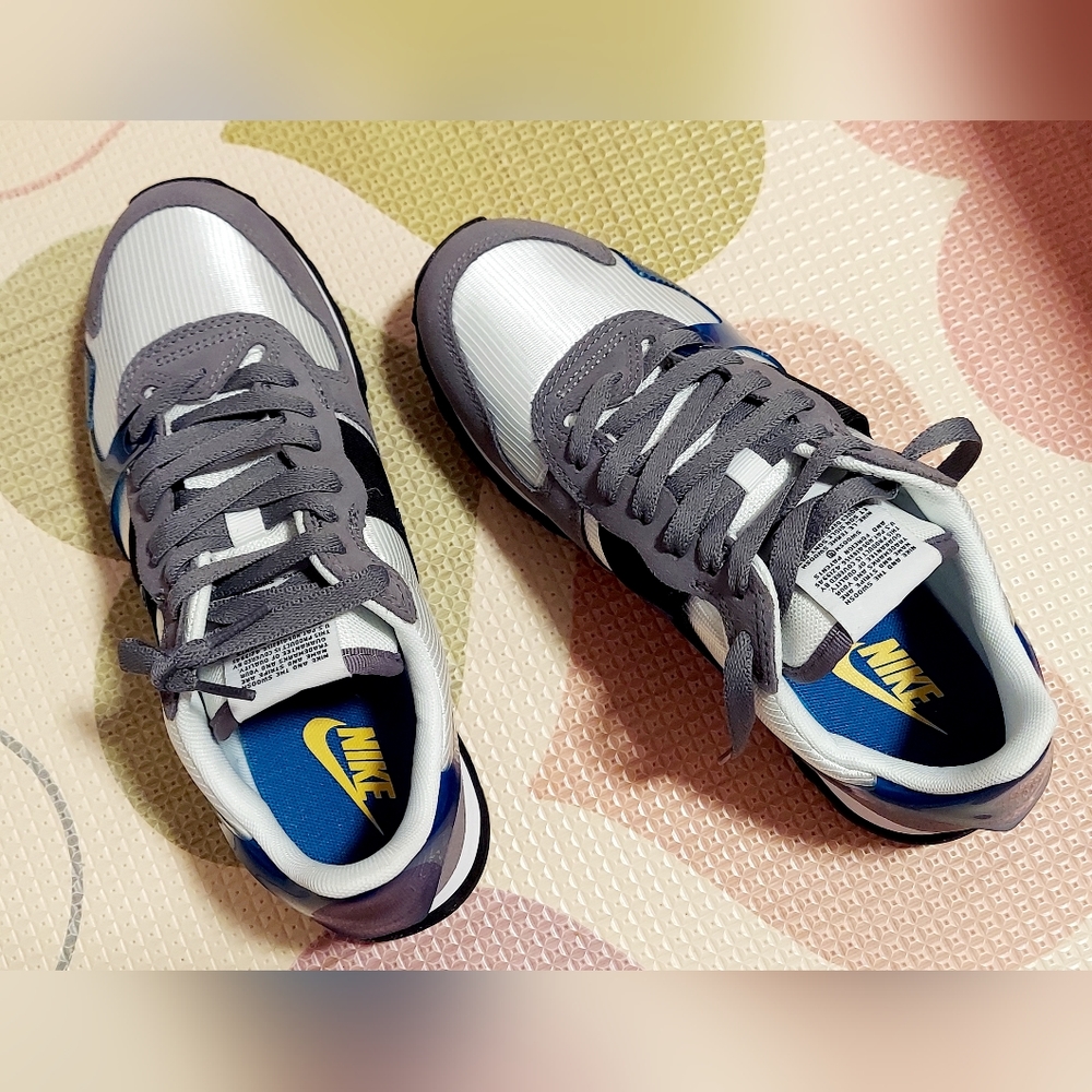Nike New Women Athletic Shoes 7.5 (38.5) (Grey/Blue/Black)